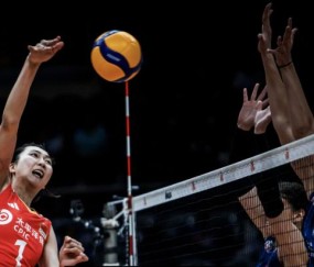 世俱杯买球-主动变阵+及时调整 中国女排3比1逆转塞尔维亚