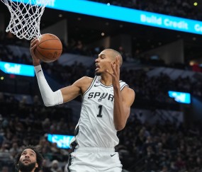 世俱杯买球投注-天赋压制！文班垂直上升 力压防守极限甩进篮筐