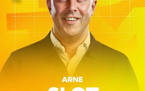 三战全胜领跑！官方：利物浦主帅斯洛特当选英超8月最佳教练